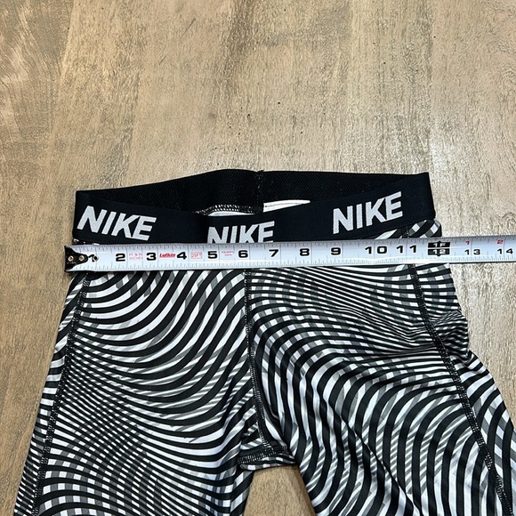 Nike dri-fit compression tights, size Large.  EUC - Picture 4 of 7